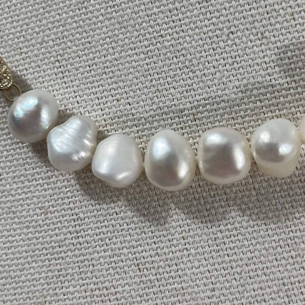 Elegant White Pearl Necklace - Picture 6 of 9